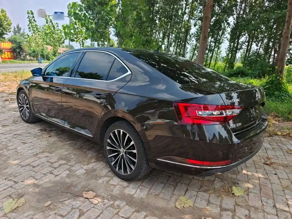 Skoda Superb 2017 — фото 5