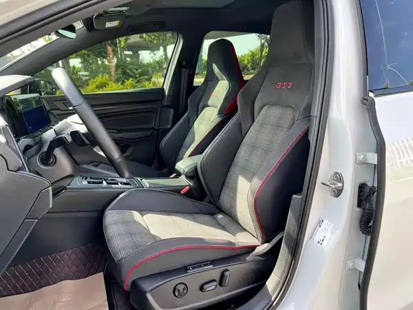 Volkswagen Golf GTI 2023