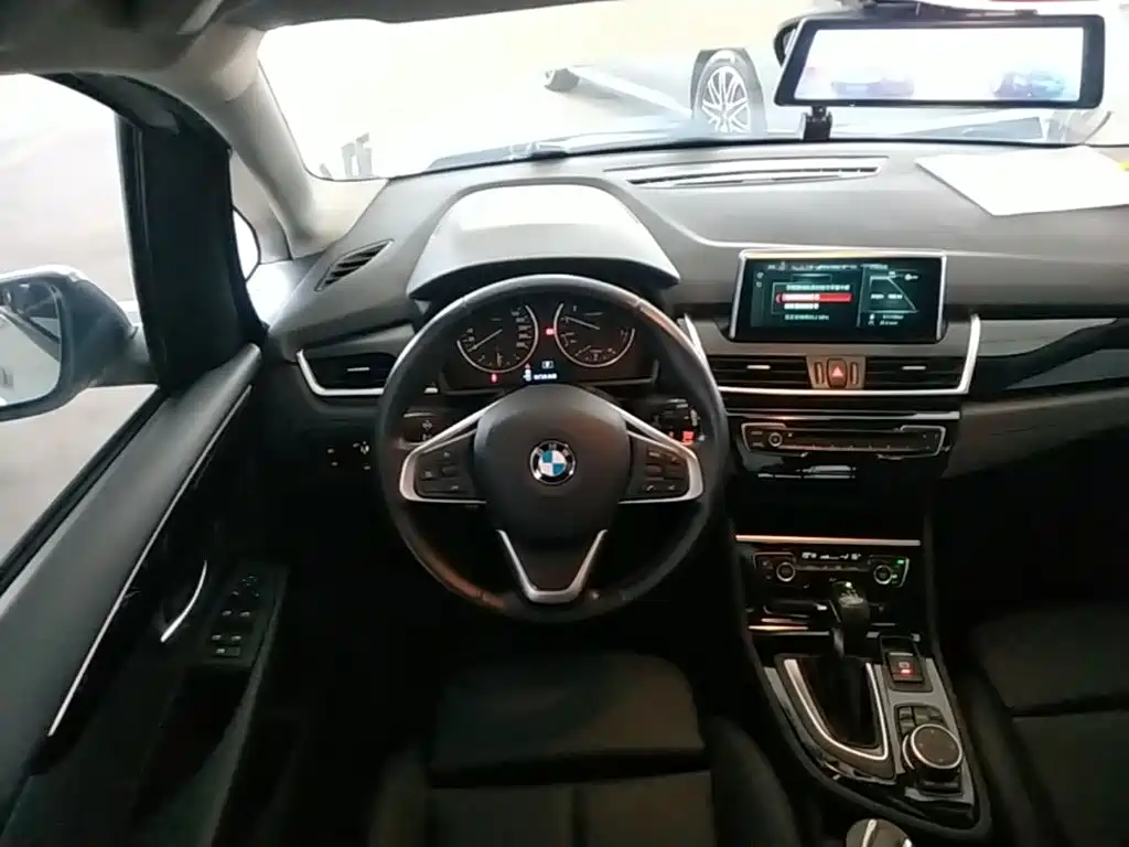 BMW 2 Series Station Wagon 2017 — фото 11