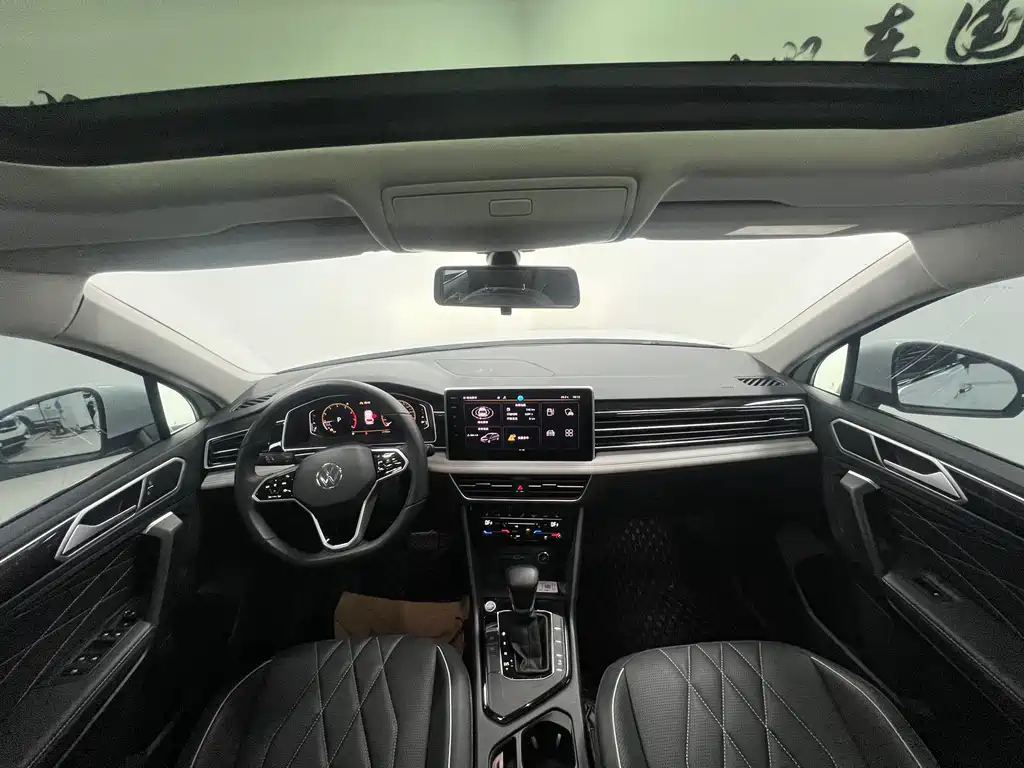 Volkswagen Tiguan L 2023 — фото 12