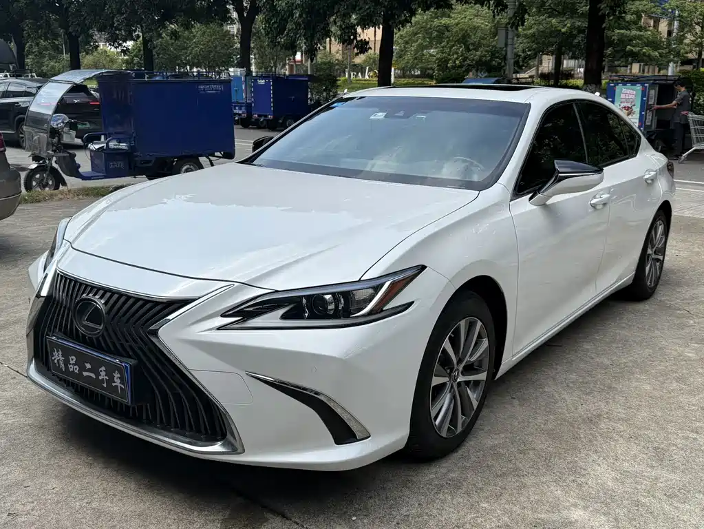Lexus ES 2020 — фото 3