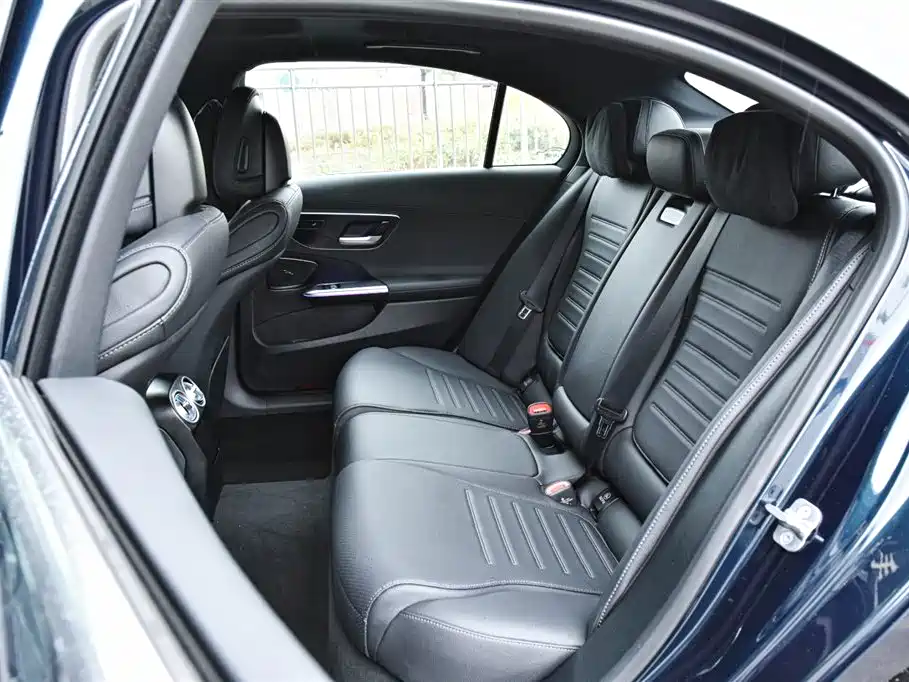Mercedes-Benz C-Class 2024 — фото 19