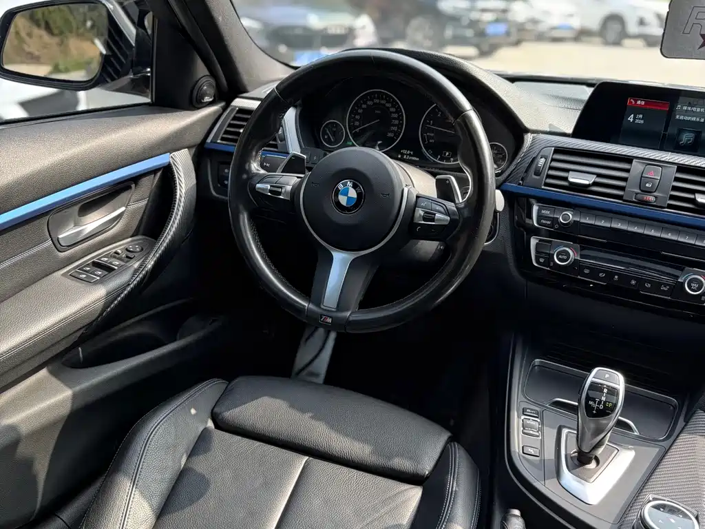 BMW 3 Series 2019 — фото 21