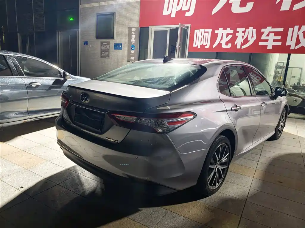 Toyota Camry 2022 — фото 8