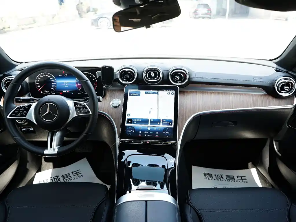 Mercedes-Benz C-Class 2024 — фото 17