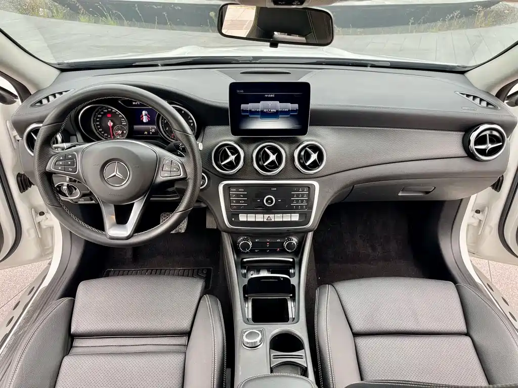 Mercedes-Benz GLA 2018 — фото 15
