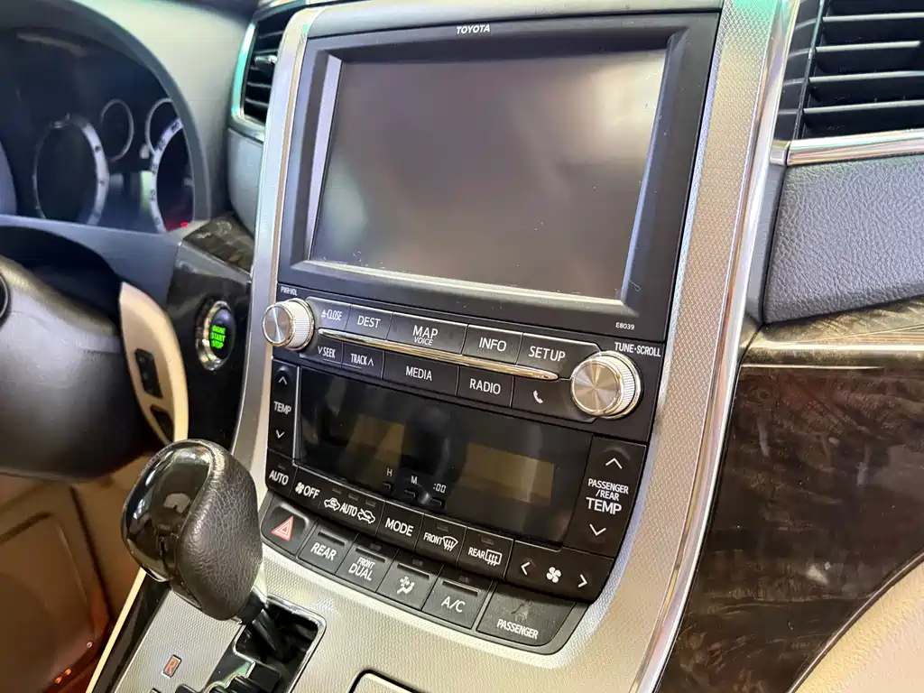 Toyota Alphard 2013 — фото 17