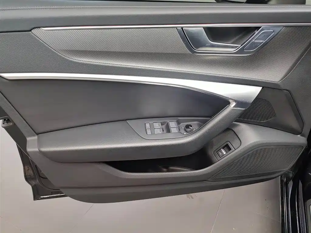 Audi A6L 2023 — фото 25