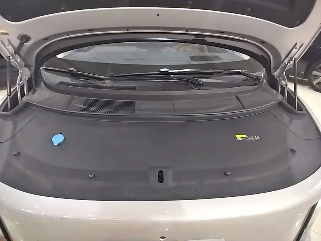 Li Auto i8 2025 — фото 20