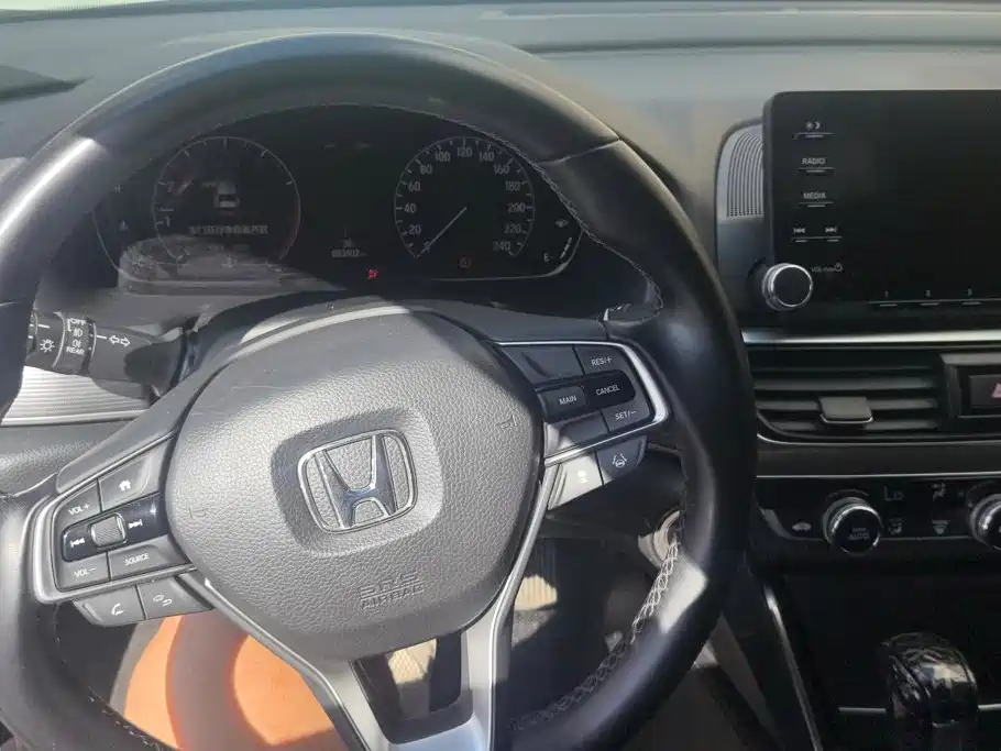 Honda Accord 2018 — фото 12