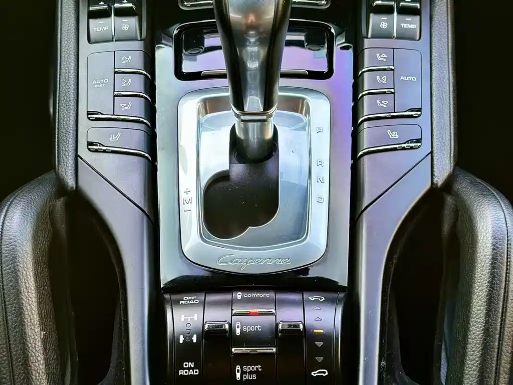 Porsche Cayenne 2017 — фото 17