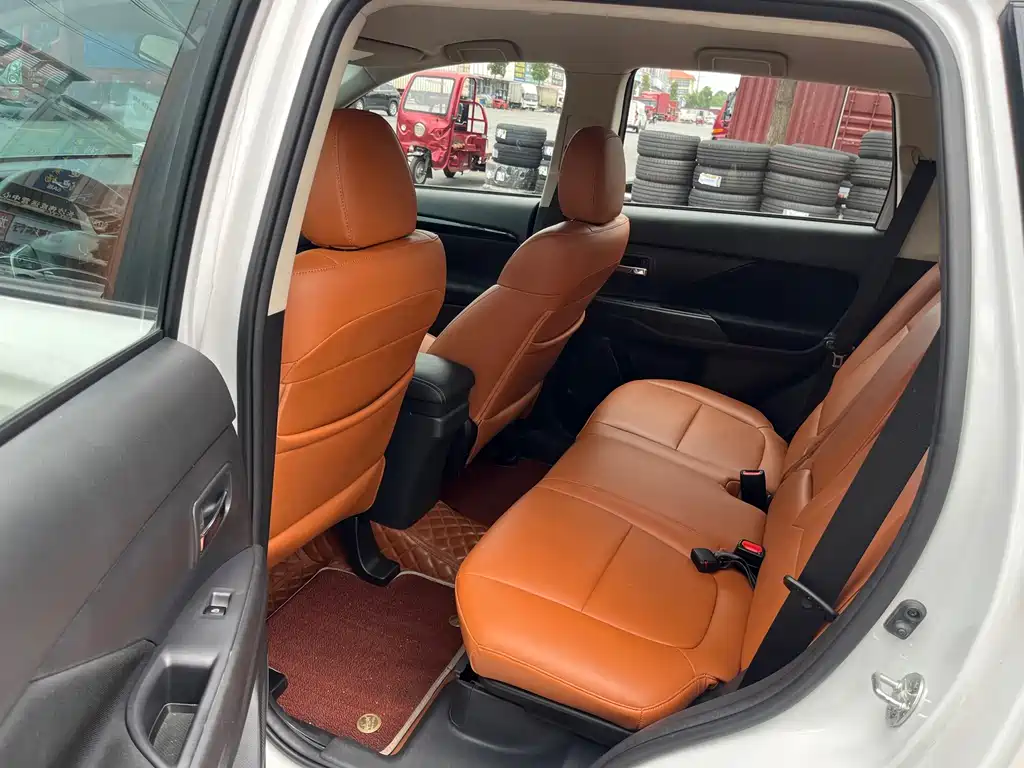 Mitsubishi Outlander 2023 — фото 11