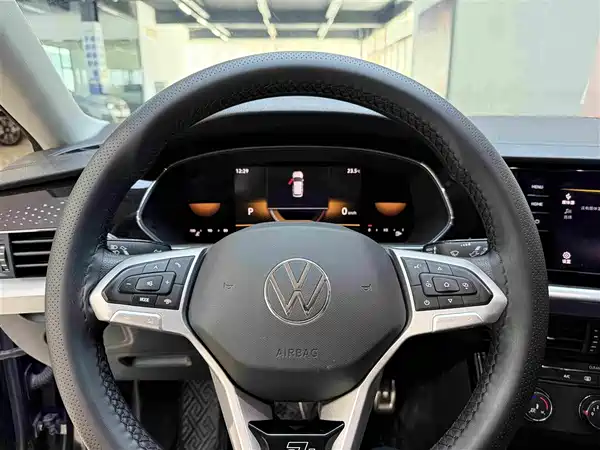 Volkswagen Passat 2022