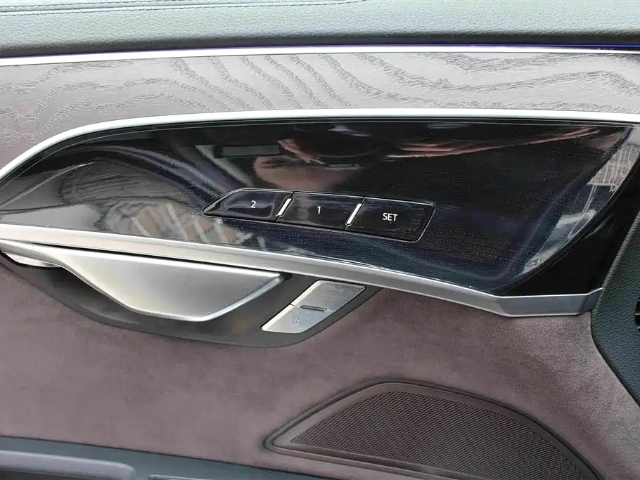 Audi A8 2023 — фото 16