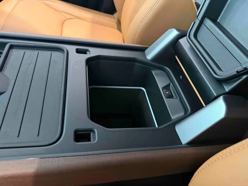 Land Rover Defender 2024 — фото 13