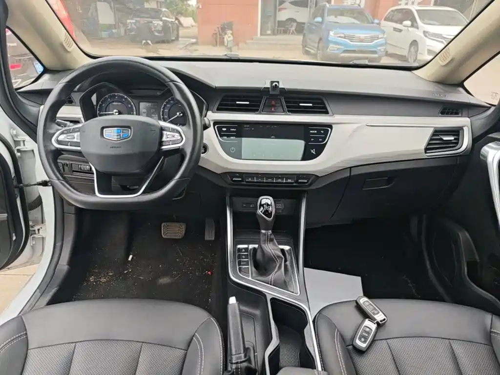 Geely Vision X3 2020 — фото 10