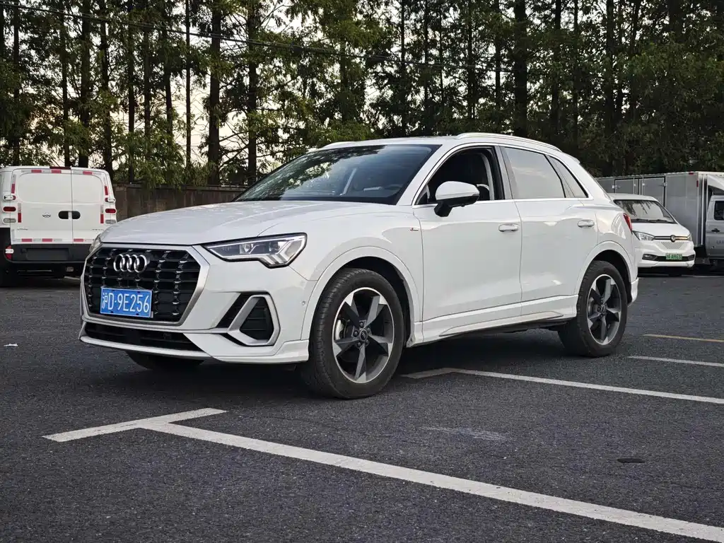 Audi Q3 2023 — фото 1
