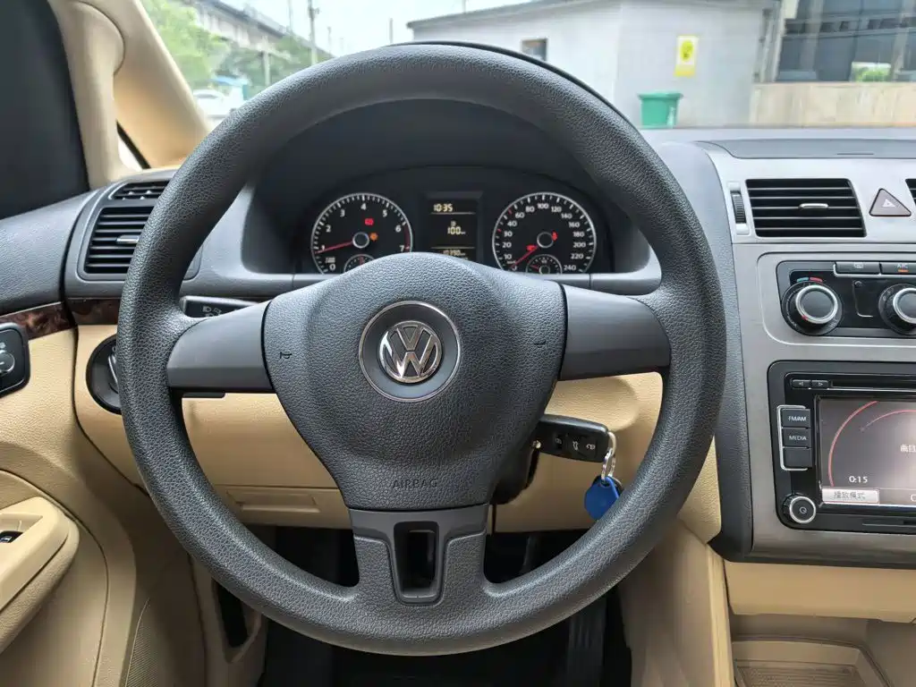 Volkswagen Touran 2015 — фото 15