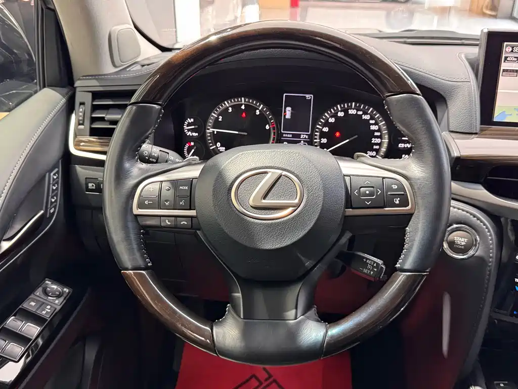 Lexus LX 2017 — фото 23