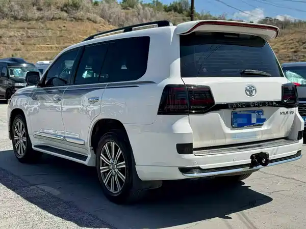 Toyota Land Cruiser 2011