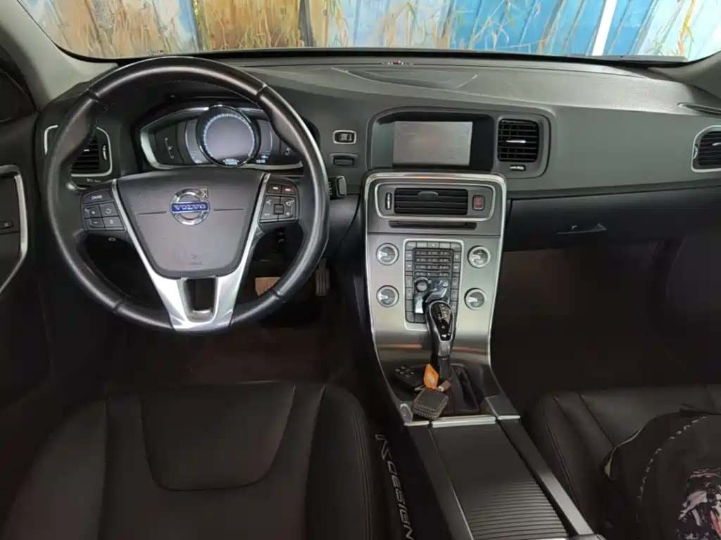 Volvo S60 2015 — фото 14