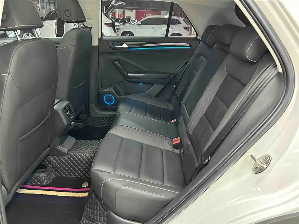 Volkswagen T-Roc 2023 — фото 14