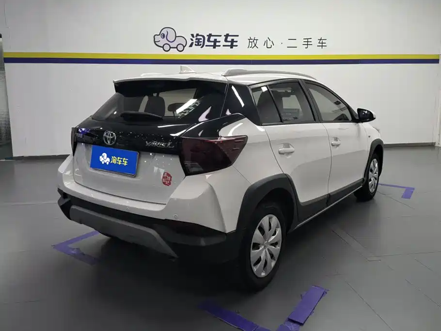 Toyota Yaris L 2023