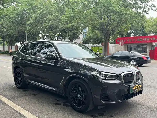 BMW iX3 2023