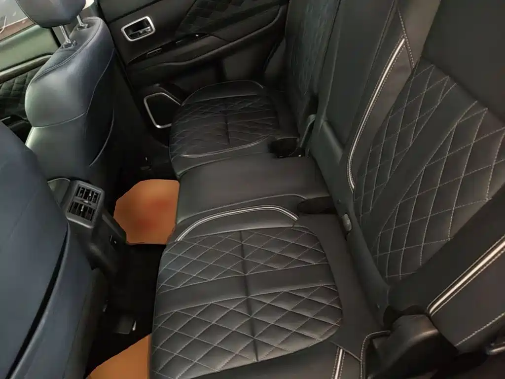 Mitsubishi Outlander 2021 — фото 17