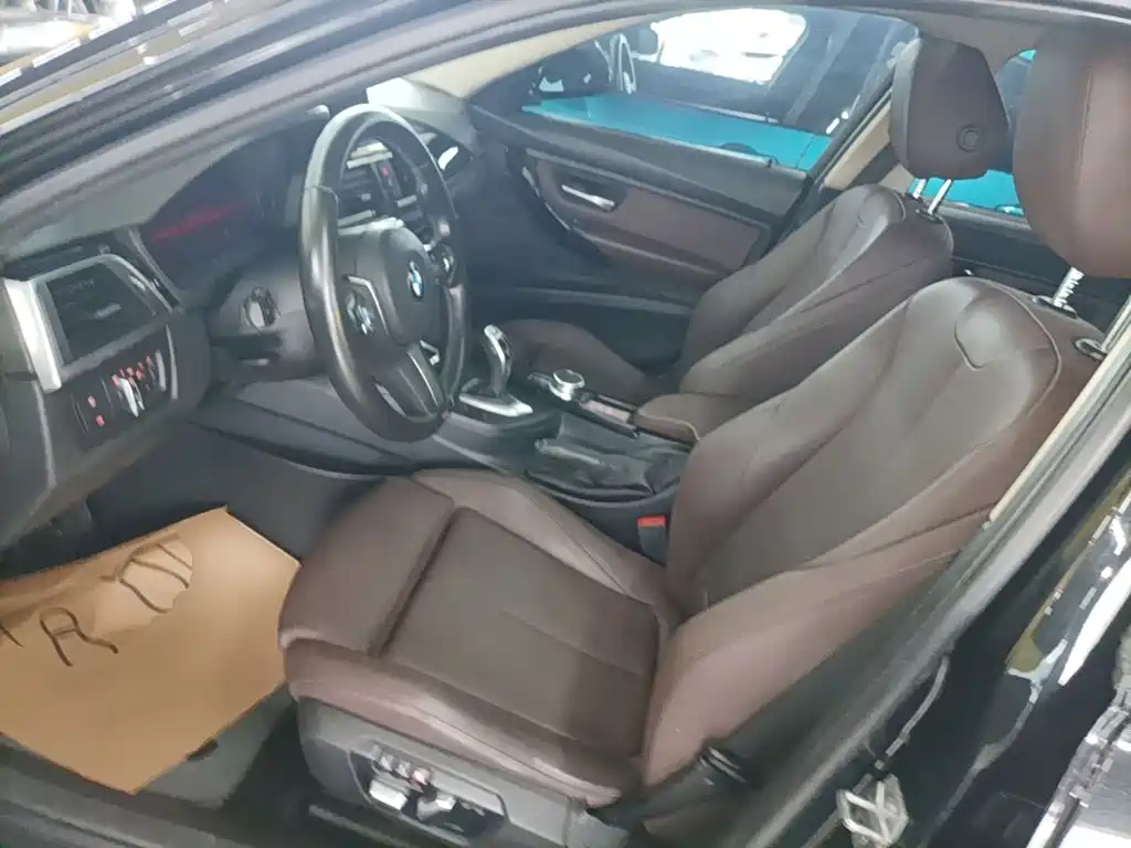 BMW 3 Series 2018 — фото 15