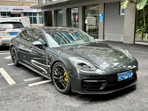Porsche Panamera 2023
