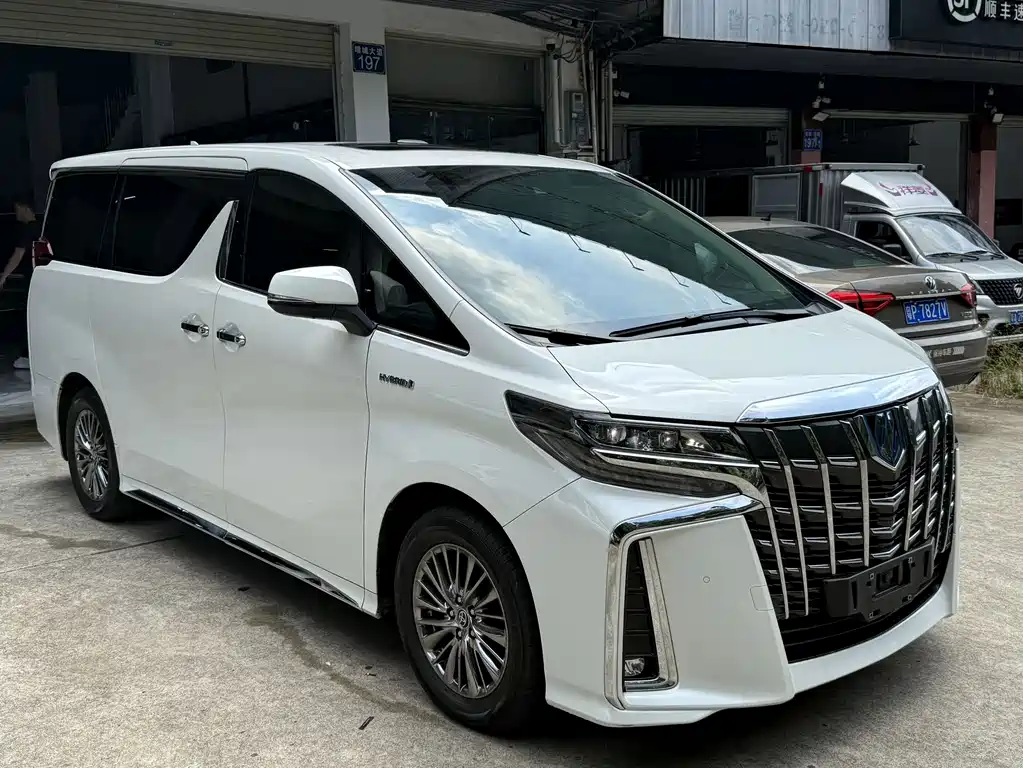 Toyota Alphard 2022 — фото 1