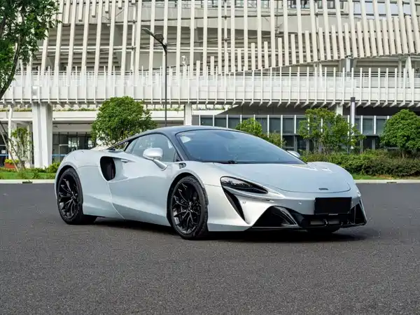 McLaren Artura 2025
