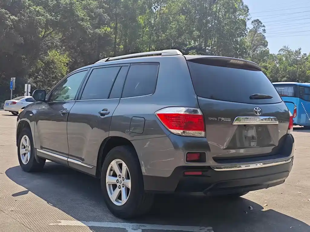 Toyota Highlander 2012 — фото 10