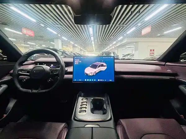 Xiaomi SU7 2024