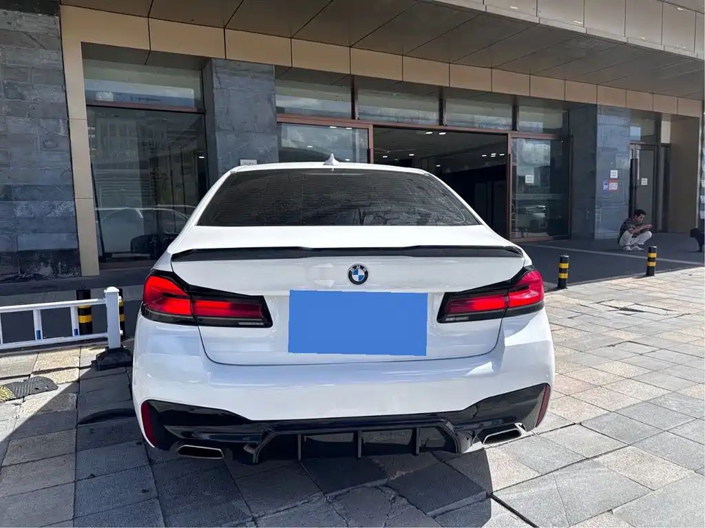 BMW 5 Series 2023 — фото 15