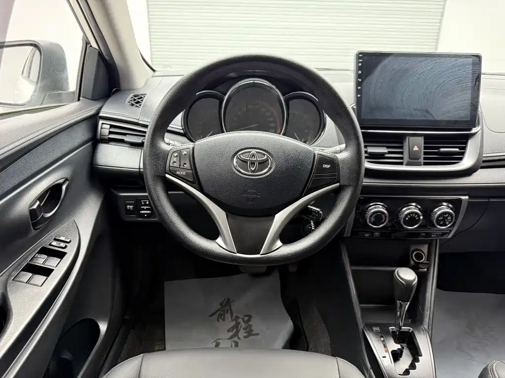 Toyota Yaris L 2022 — фото 11