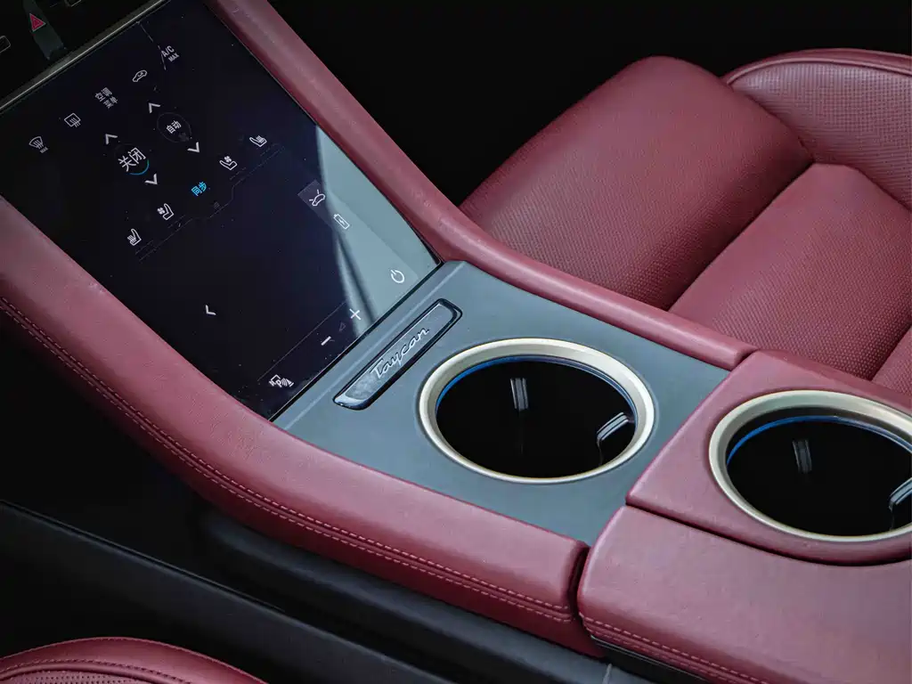 Porsche Taycan 2024 — фото 22