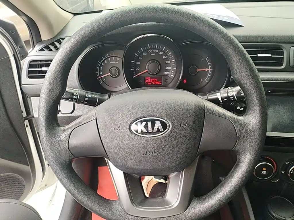 Kia K2 2014 — фото 11
