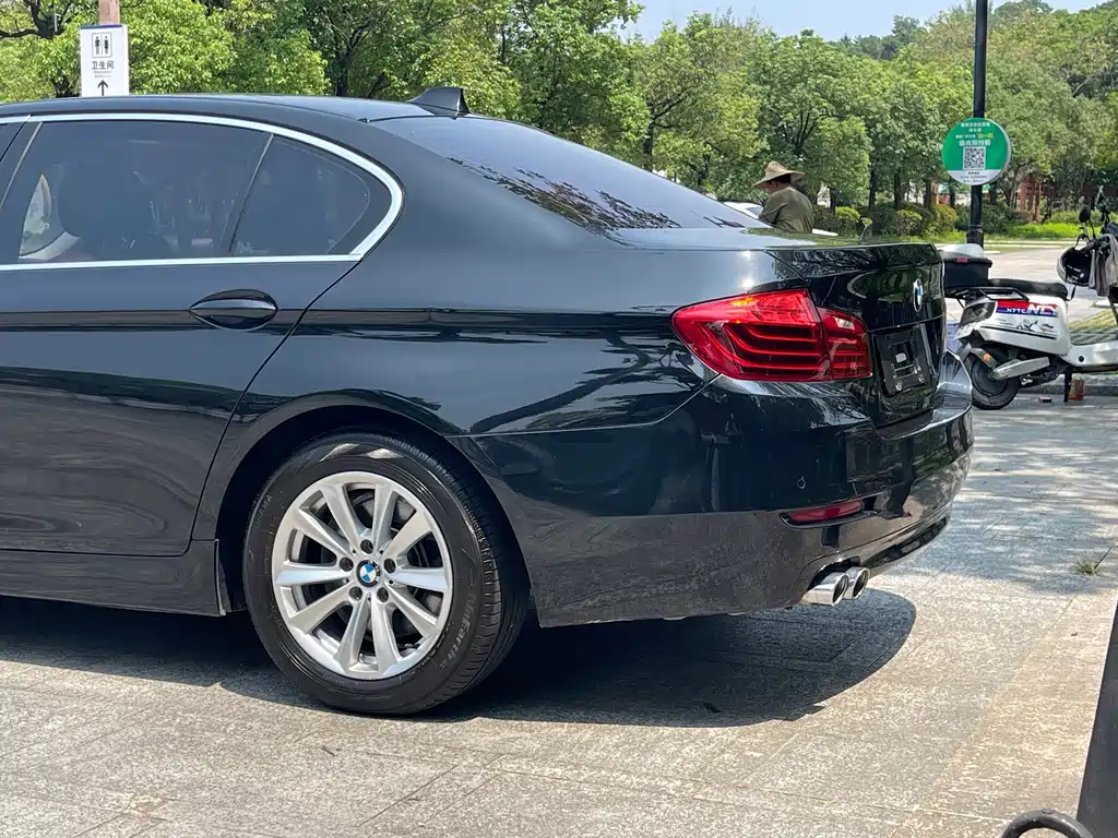 BMW 5 Series 2016 — фото 23