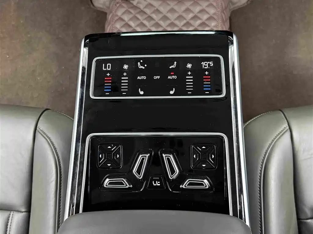 Audi A8 2020 — фото 12