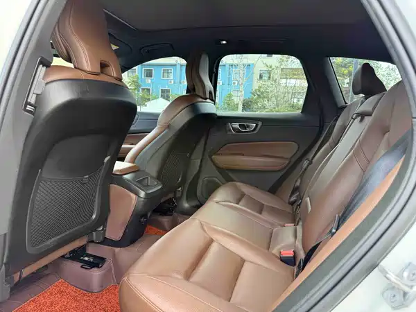 Volvo XC60 2022