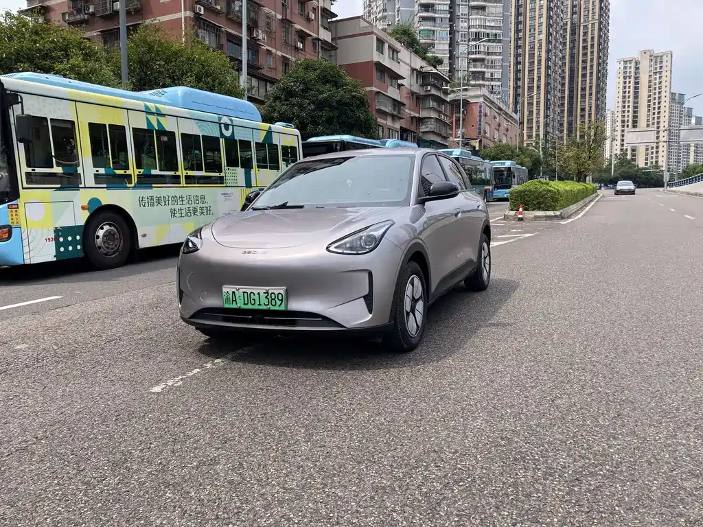 Geely Galaxy Starwish 2025 — фото 1