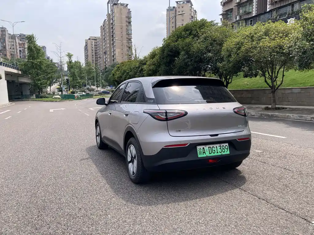 Geely Galaxy Starwish 2025 — фото 8