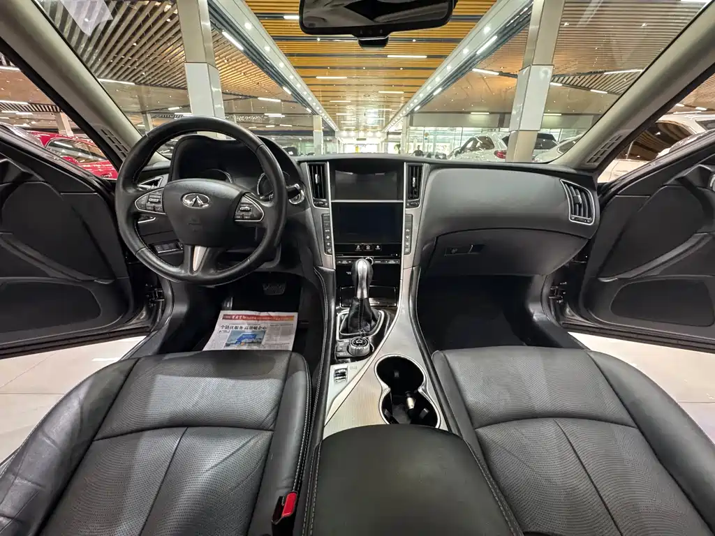 Infiniti Q50L 2017 — фото 32