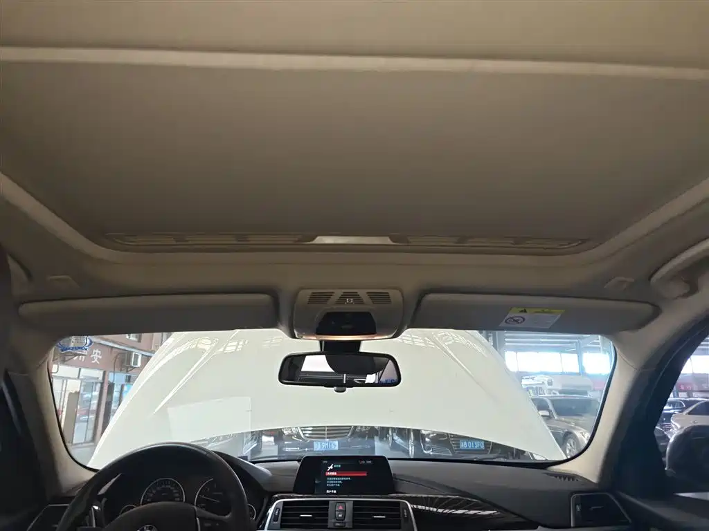BMW 3 Series 2018 — фото 15