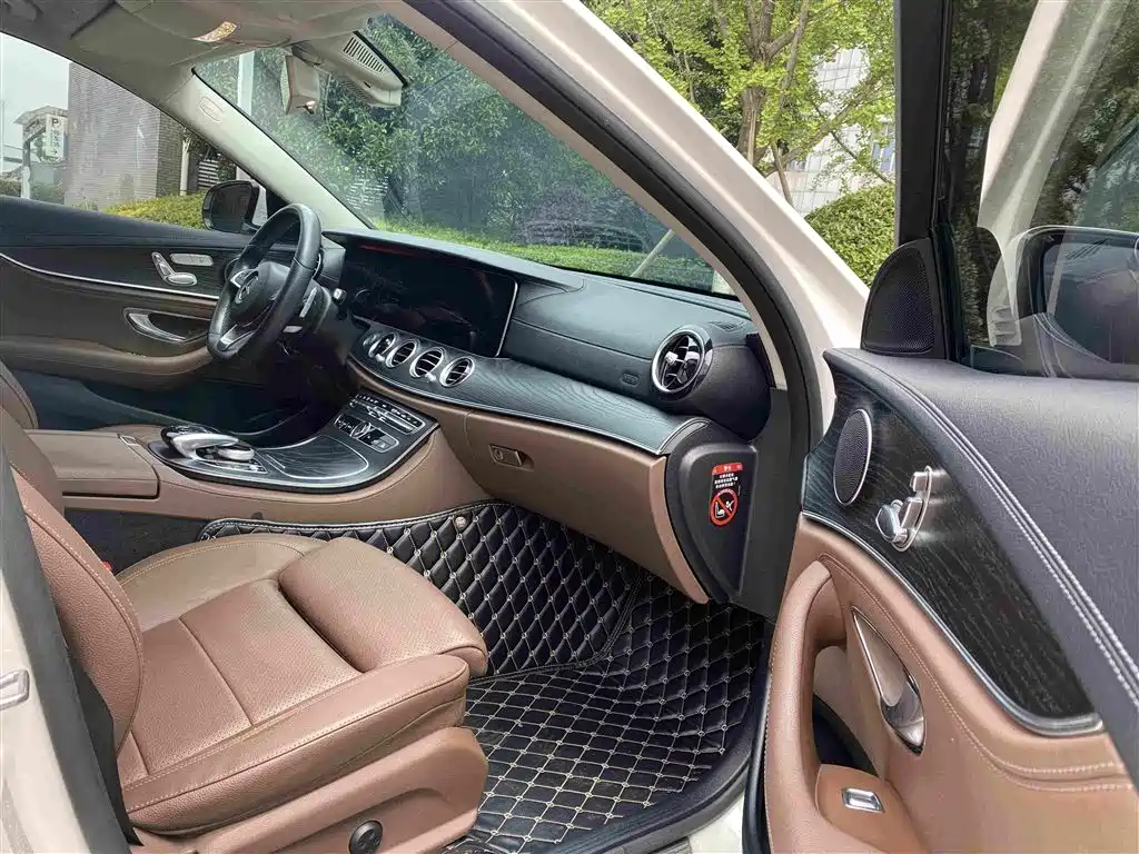 Mercedes-Benz E-Class 2018 — фото 11