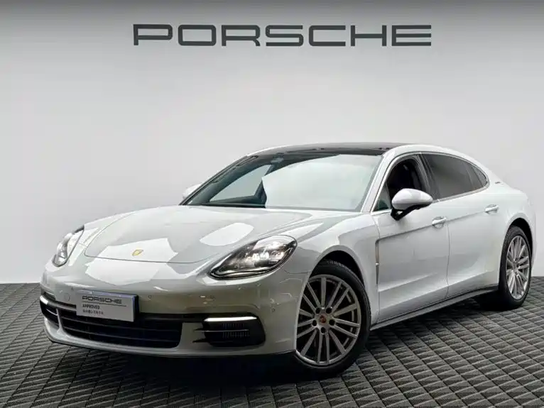 Porsche Panamera 2019 — фото 1
