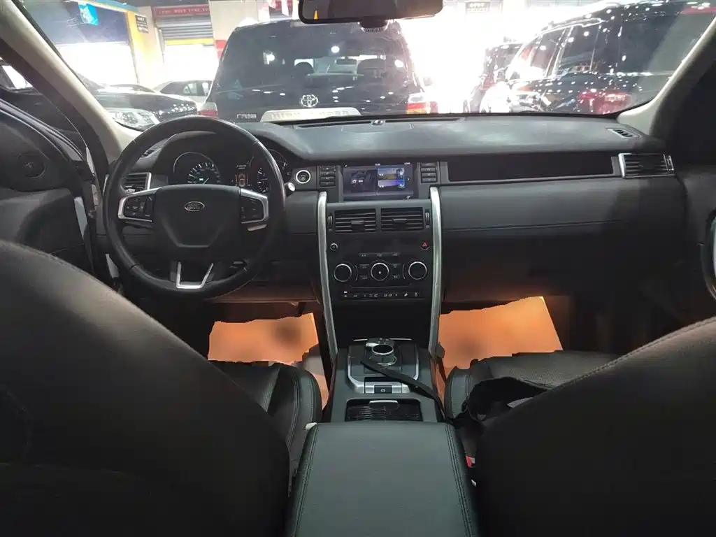 Land Rover Discovery Sport 2017 — фото 12