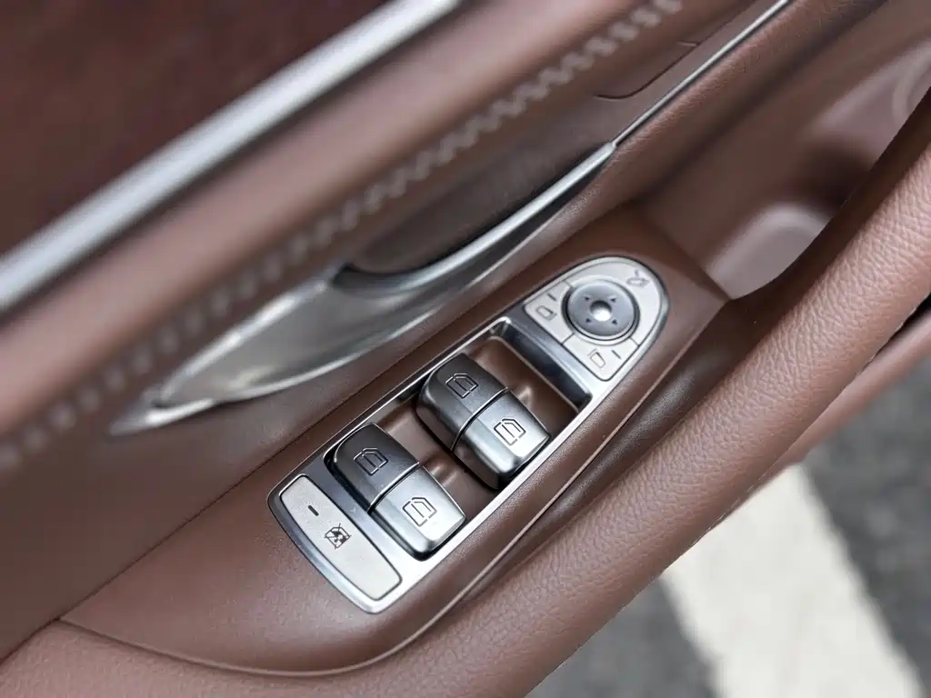Mercedes-Benz E-Class 2023 — фото 15